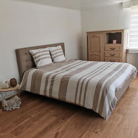 Appartement " Le Chardonneret " Issenheim Extérieur photo